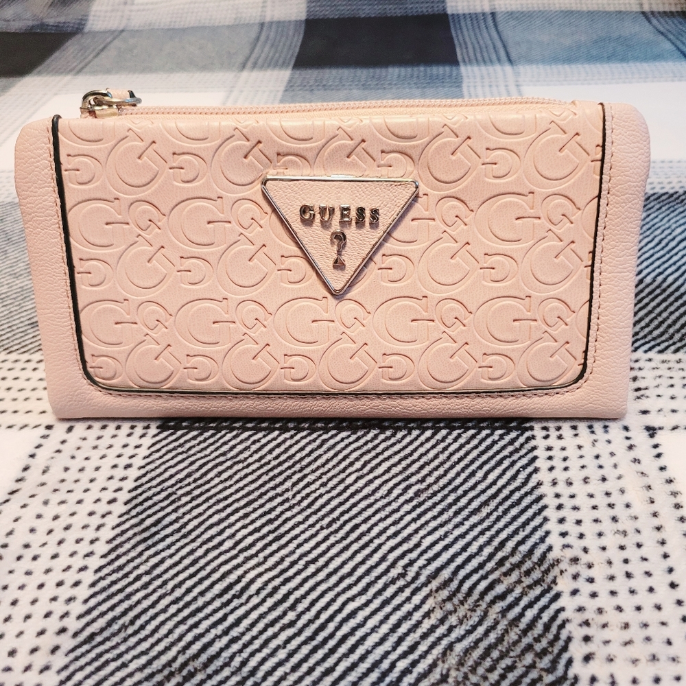 PRICE FIRM NWOT GUESS Tan Embossed Organizer Wallet